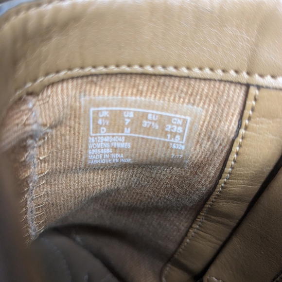 Clarks - Picture 4 of 5